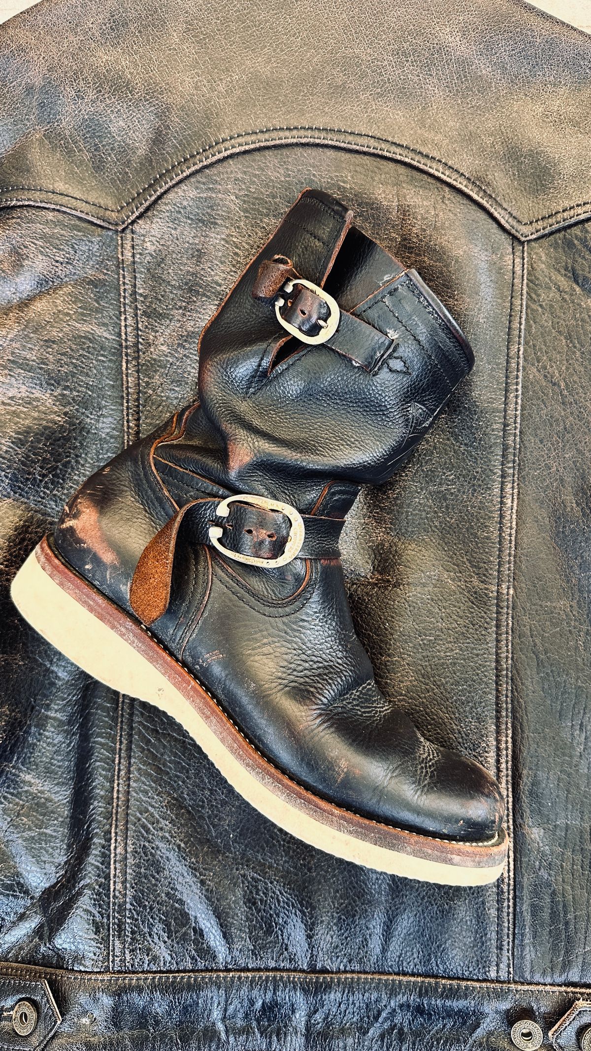 Photo by juliusagungs on December 4, 2025 of the Briselblack Enginner Boots Queen Lekha X Briselblack in Badalassi Carlo overdyed.