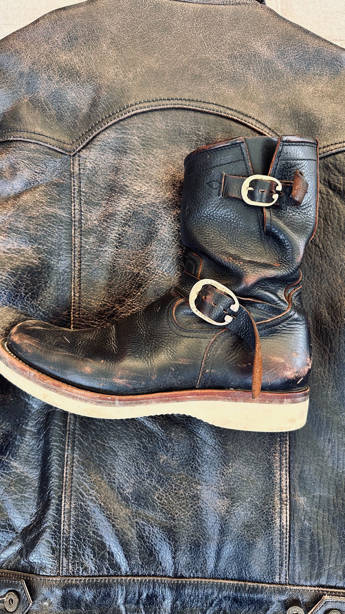 Photo by juliusagungs on December 4, 2025 of the Briselblack Enginner Boots Queen Lekha X Briselblack in Badalassi Carlo overdyed.