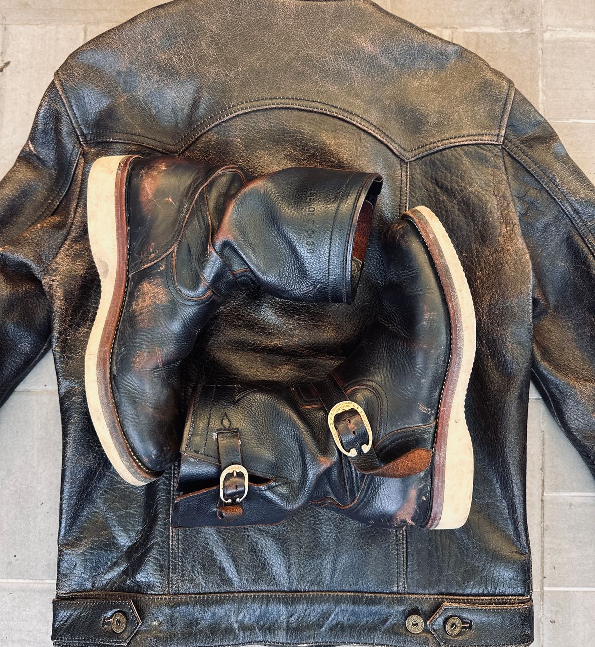 Photo by juliusagungs on December 4, 2025 of the Briselblack Enginner Boots Queen Lekha X Briselblack in Badalassi Carlo overdyed.