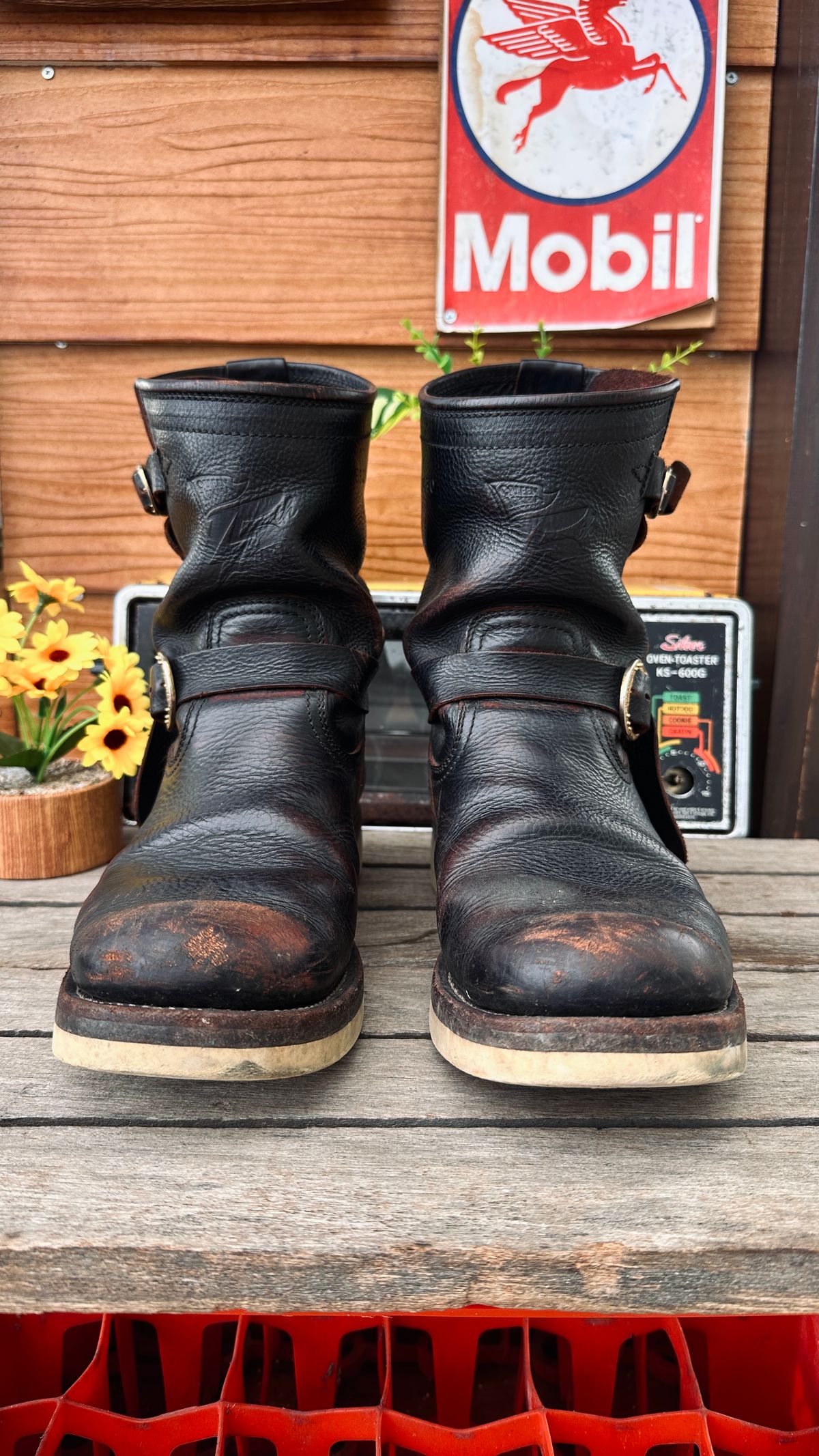 Photo by juliusagungs on January 3, 2026 of the Briselblack Enginner Boots Queen Lekha X Briselblack in Badalassi Carlo overdyed.