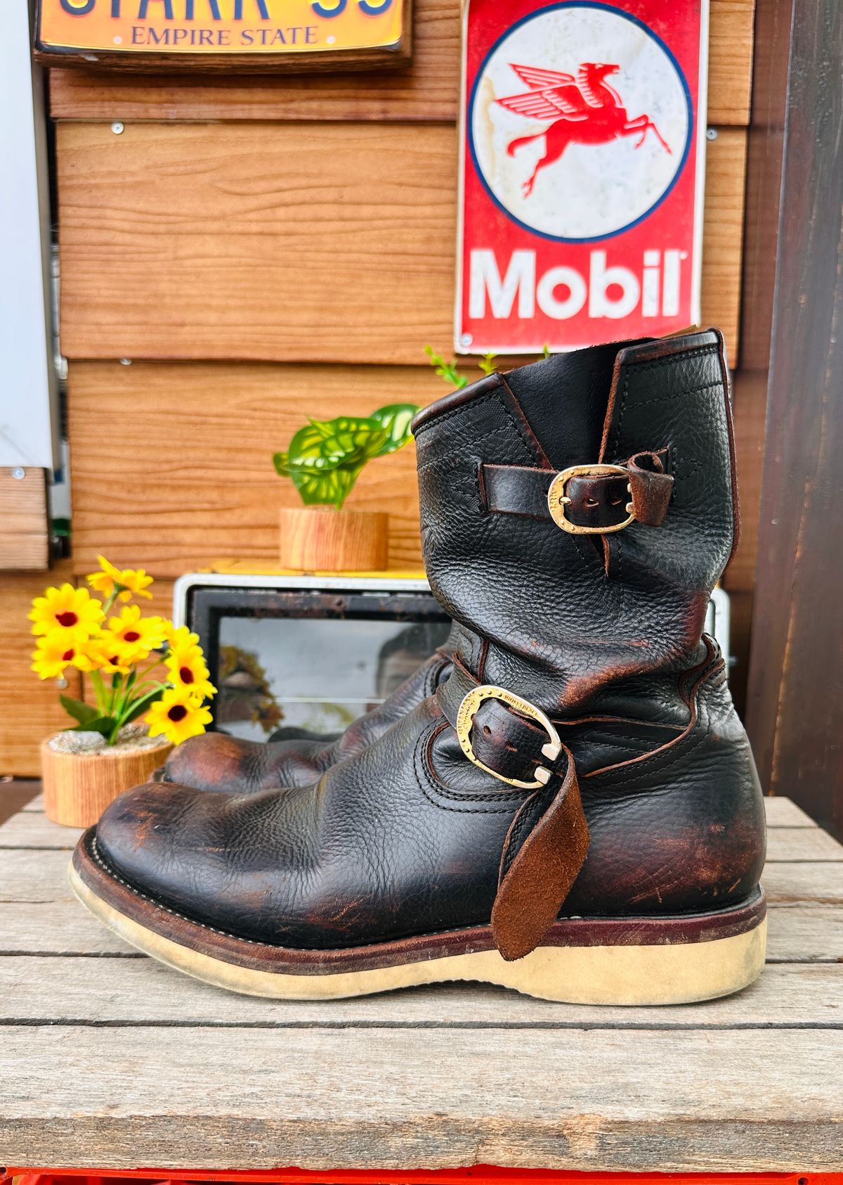 Photo by juliusagungs on January 3, 2026 of the Briselblack Enginner Boots Queen Lekha X Briselblack in Badalassi Carlo overdyed.