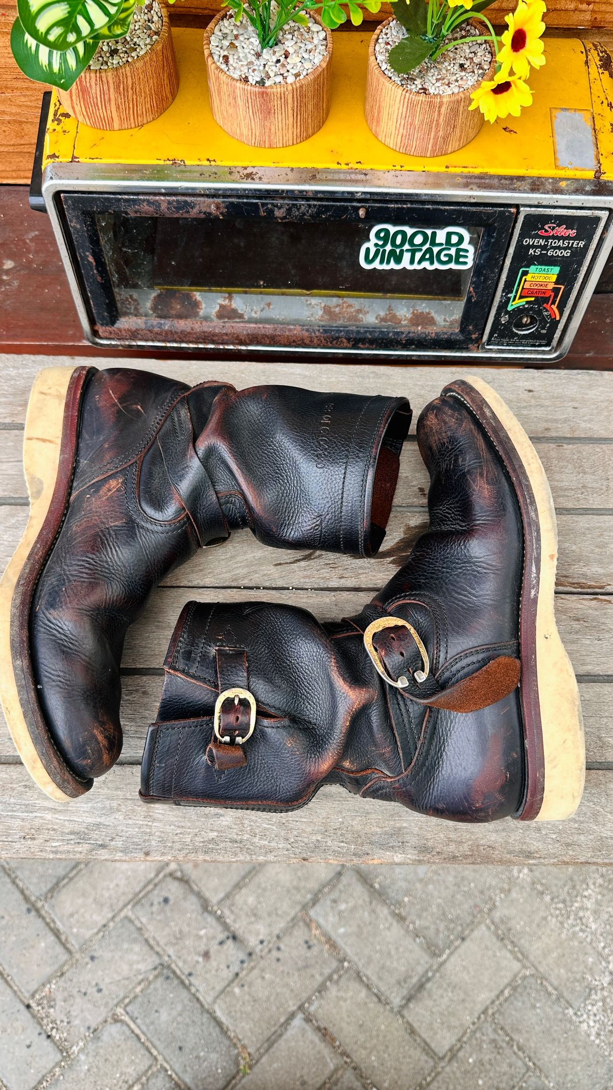 Photo by juliusagungs on January 3, 2026 of the Briselblack Enginner Boots Queen Lekha X Briselblack in Badalassi Carlo overdyed.