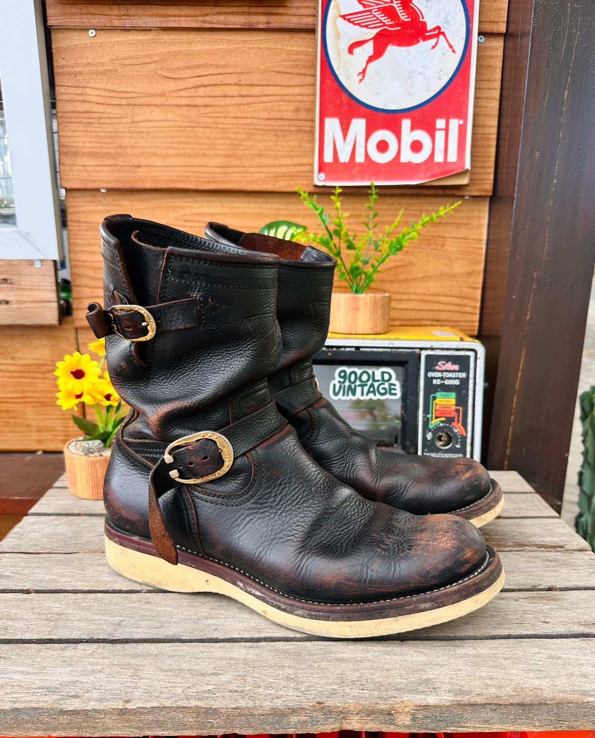 Photo by juliusagungs on January 3, 2026 of the Briselblack Enginner Boots Queen Lekha X Briselblack in Badalassi Carlo overdyed.