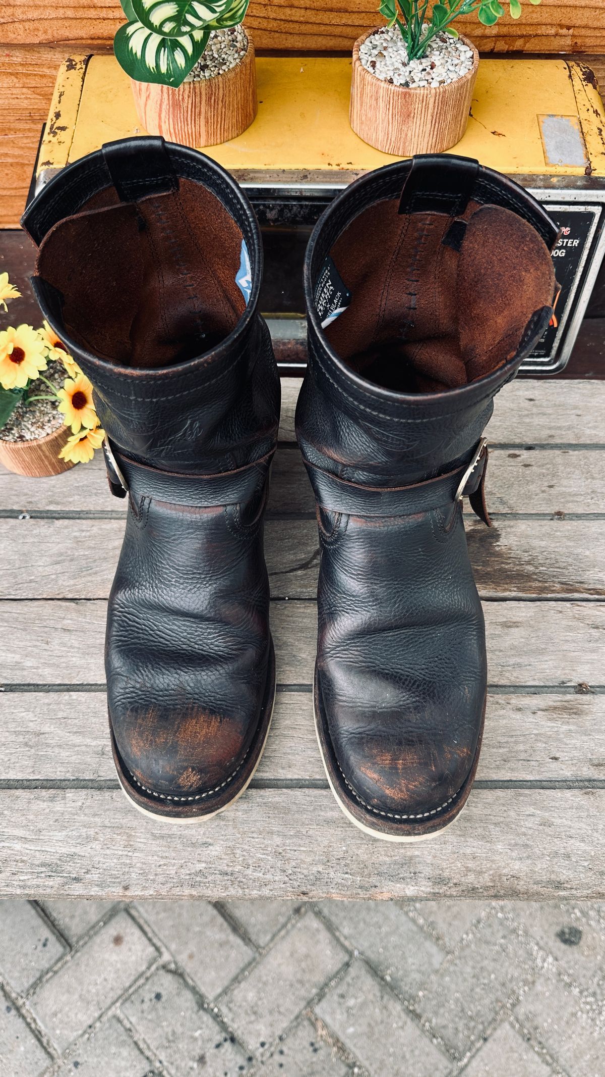 Photo by juliusagungs on January 3, 2026 of the Briselblack Enginner Boots Queen Lekha X Briselblack in Badalassi Carlo overdyed.