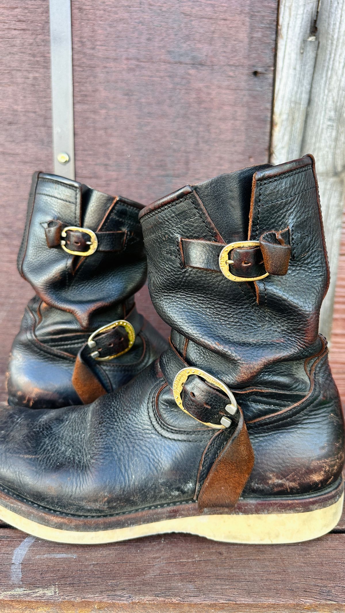 Photo by juliusagungs on February 4, 2026 of the Briselblack Enginner Boots Queen Lekha X Briselblack in Badalassi Carlo overdyed.