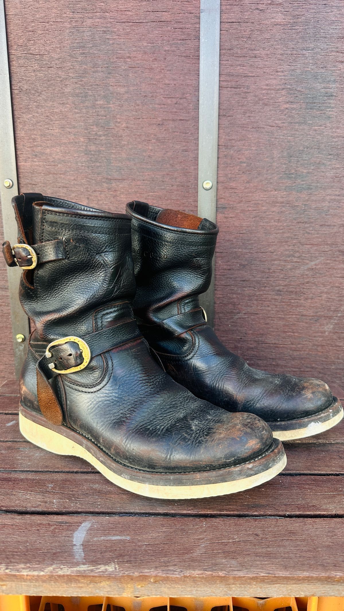 Photo by juliusagungs on February 4, 2026 of the Briselblack Enginner Boots Queen Lekha X Briselblack in Badalassi Carlo overdyed.