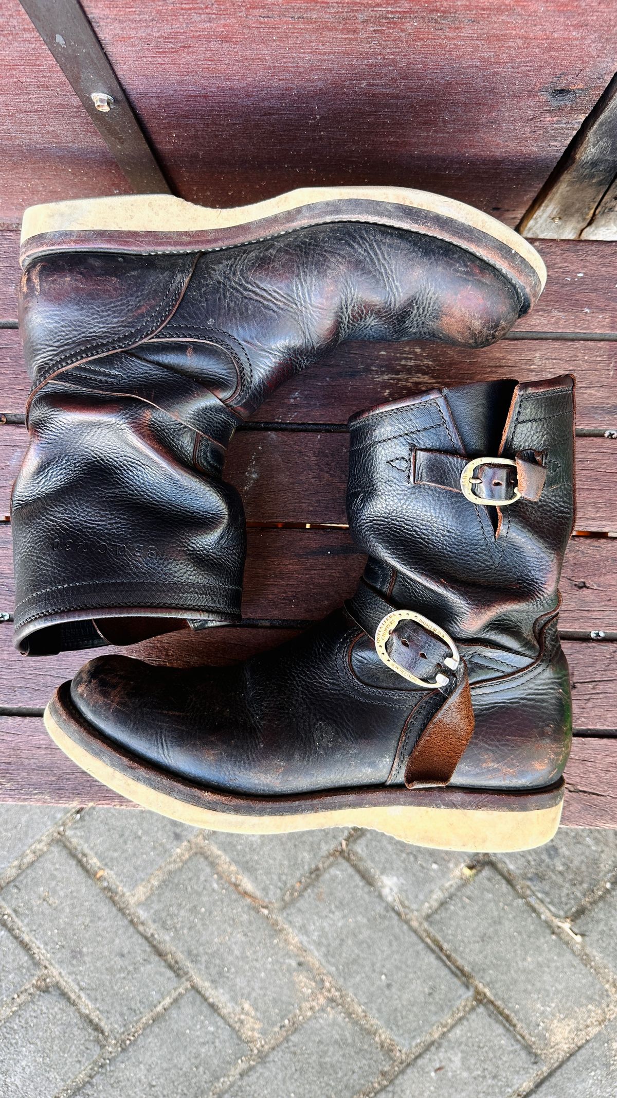 Photo by juliusagungs on February 4, 2026 of the Briselblack Enginner Boots Queen Lekha X Briselblack in Badalassi Carlo overdyed.