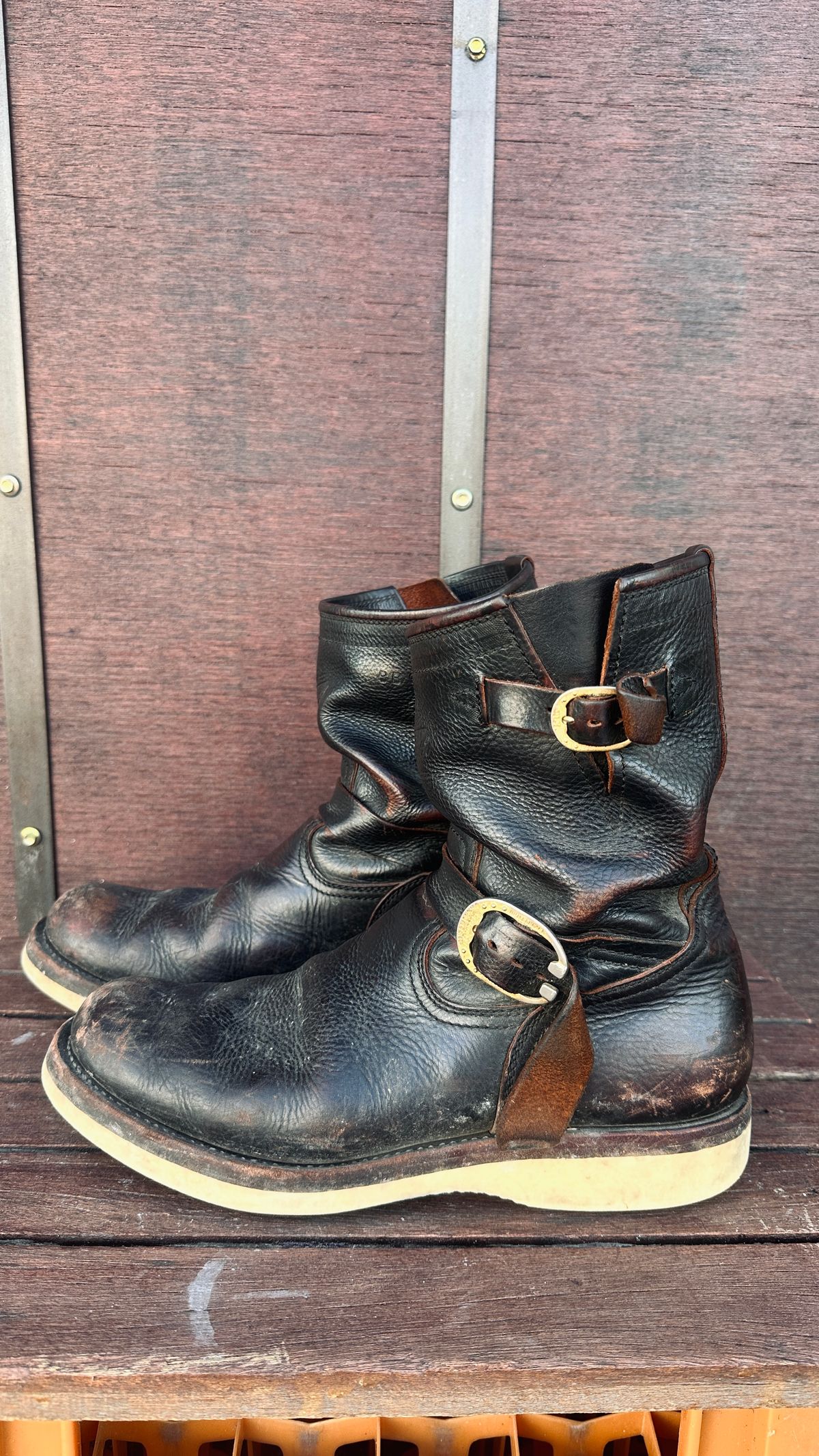 Photo by juliusagungs on February 4, 2026 of the Briselblack Enginner Boots Queen Lekha X Briselblack in Badalassi Carlo overdyed.