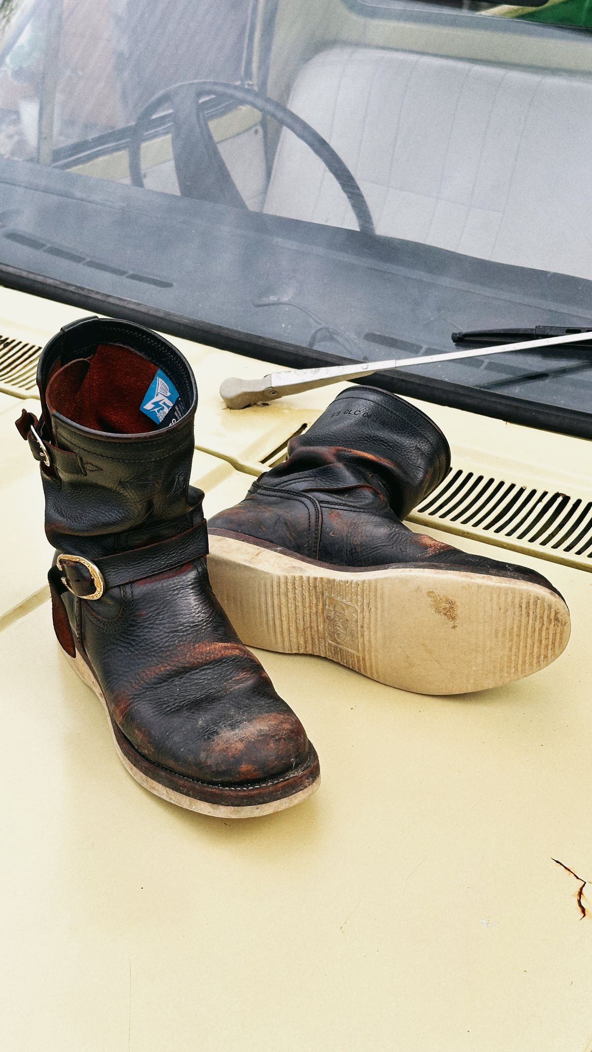 Photo by juliusagungs on February 11, 2026 of the Briselblack Enginner Boots Queen Lekha X Briselblack in Badalassi Carlo overdyed.