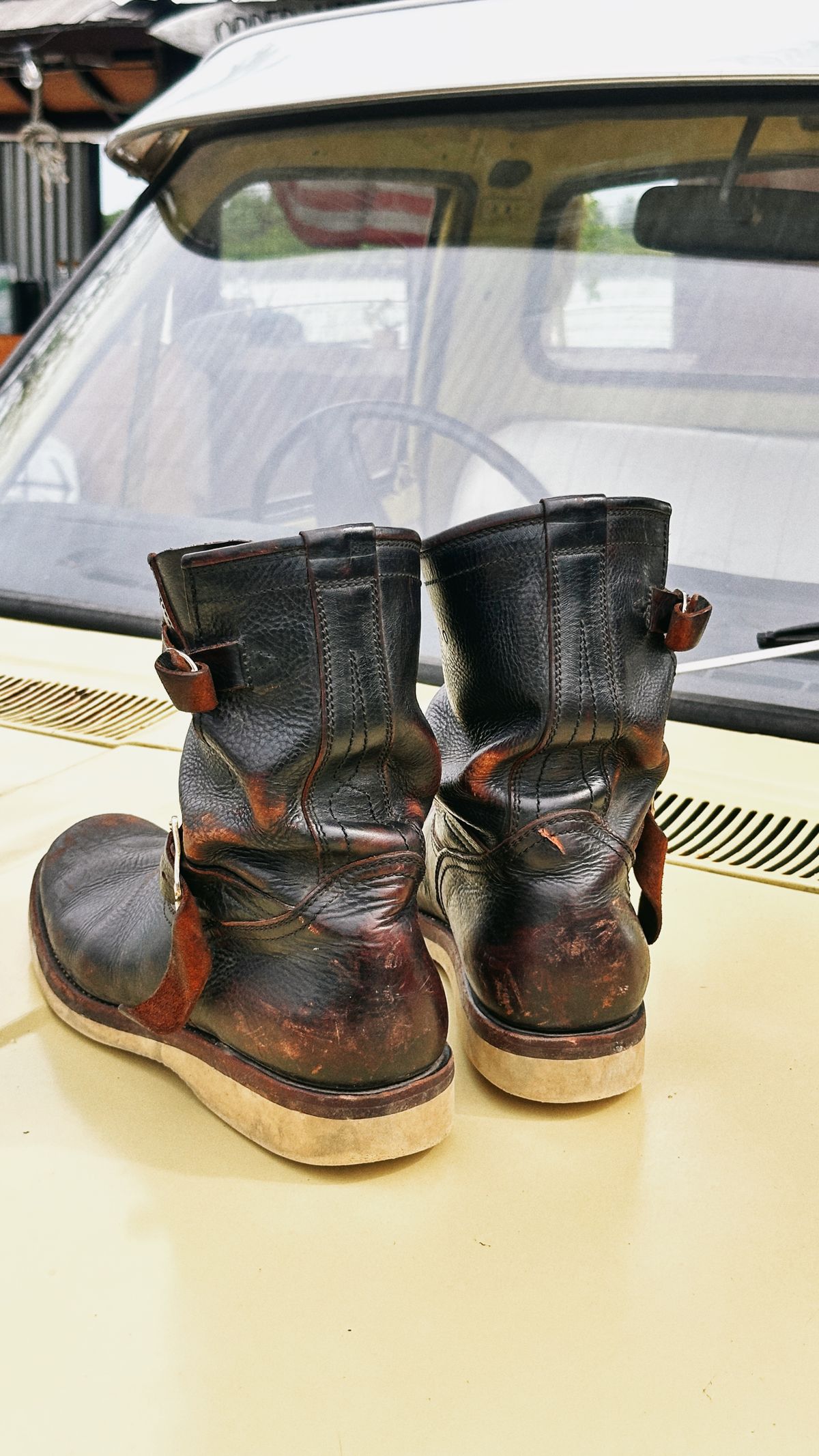 Photo by juliusagungs on February 13, 2026 of the Briselblack Enginner Boots Queen Lekha X Briselblack in Badalassi Carlo overdyed.