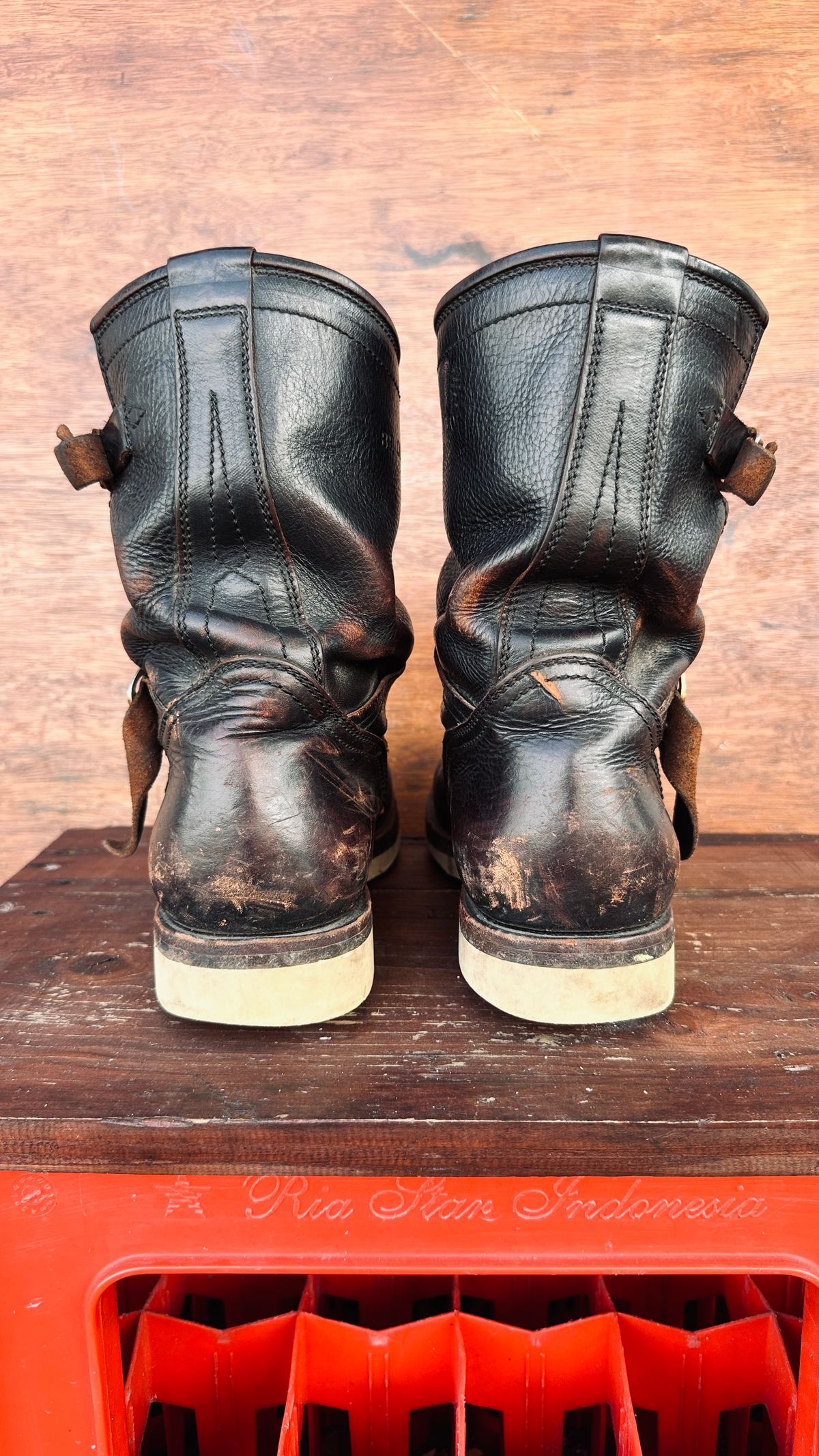 Photo by juliusagungs on March 4, 2026 of the Briselblack Enginner Boots Queen Lekha X Briselblack in Badalassi Carlo overdyed.