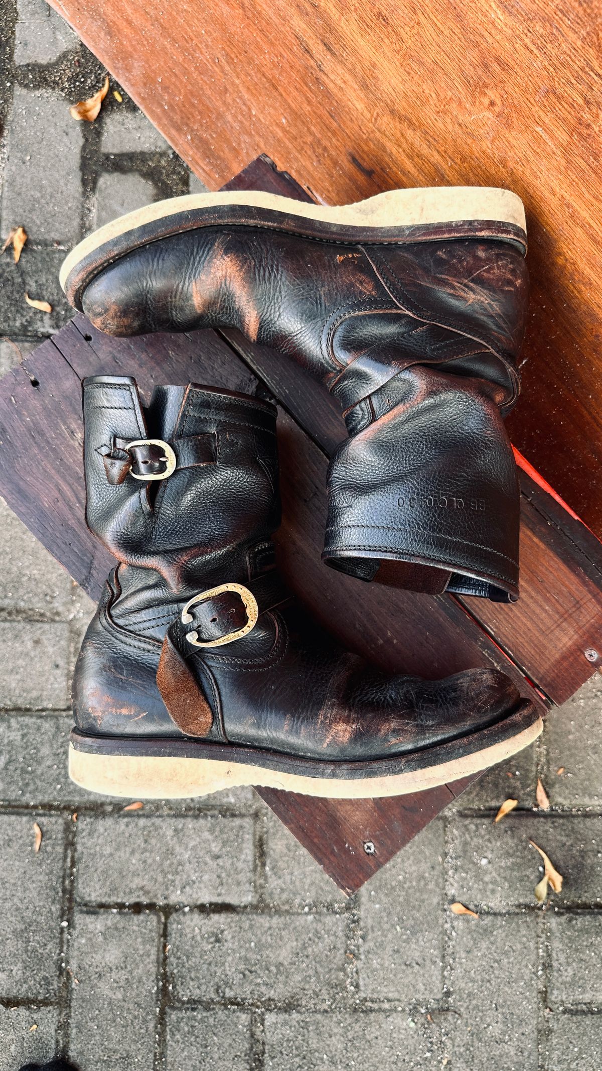 Photo by juliusagungs on March 4, 2026 of the Briselblack Enginner Boots Queen Lekha X Briselblack in Badalassi Carlo overdyed.