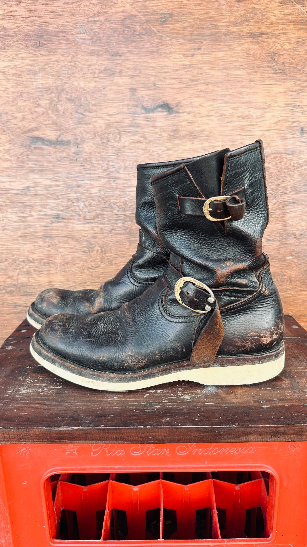 Photo by juliusagungs on March 4, 2026 of the Briselblack Enginner Boots Queen Lekha X Briselblack in Badalassi Carlo overdyed.