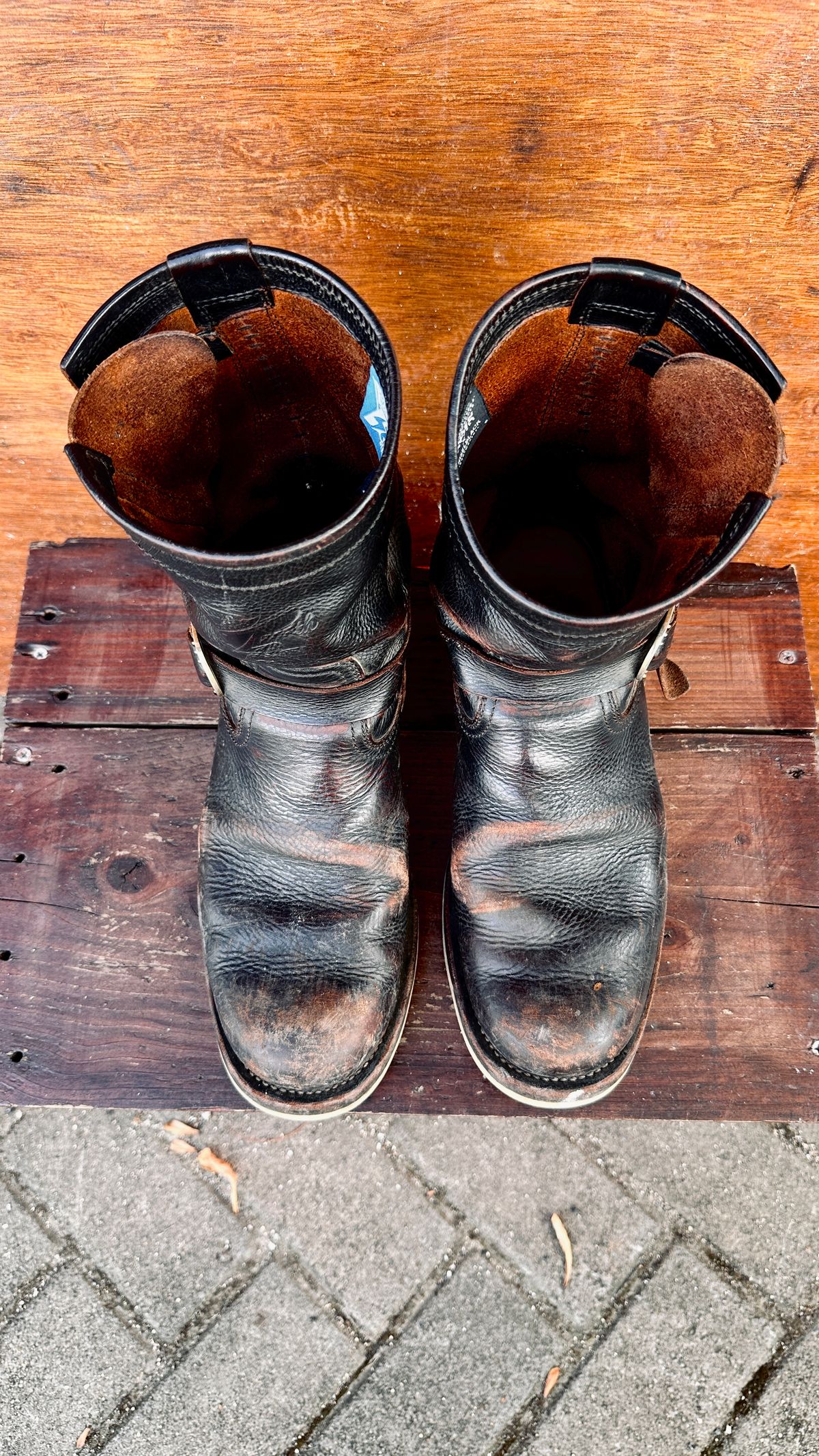 Photo by juliusagungs on March 4, 2026 of the Briselblack Enginner Boots Queen Lekha X Briselblack in Badalassi Carlo overdyed.