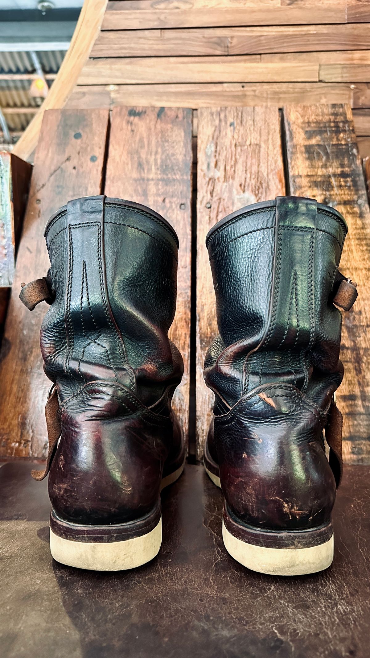 Photo by juliusagungs on April 5, 2026 of the Briselblack Enginner Boots Queen Lekha X Briselblack in Badalassi Carlo overdyed.