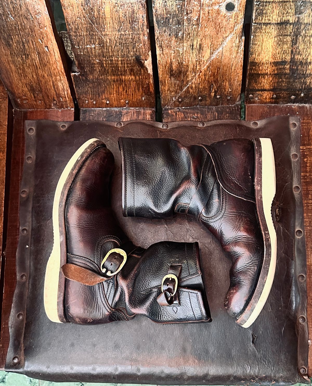 Photo by juliusagungs on April 5, 2026 of the Briselblack Enginner Boots Queen Lekha X Briselblack in Badalassi Carlo overdyed.