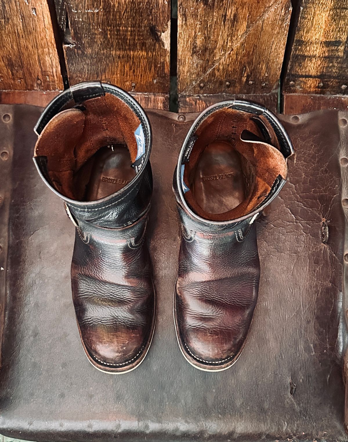 Photo by juliusagungs on April 5, 2026 of the Briselblack Enginner Boots Queen Lekha X Briselblack in Badalassi Carlo overdyed.