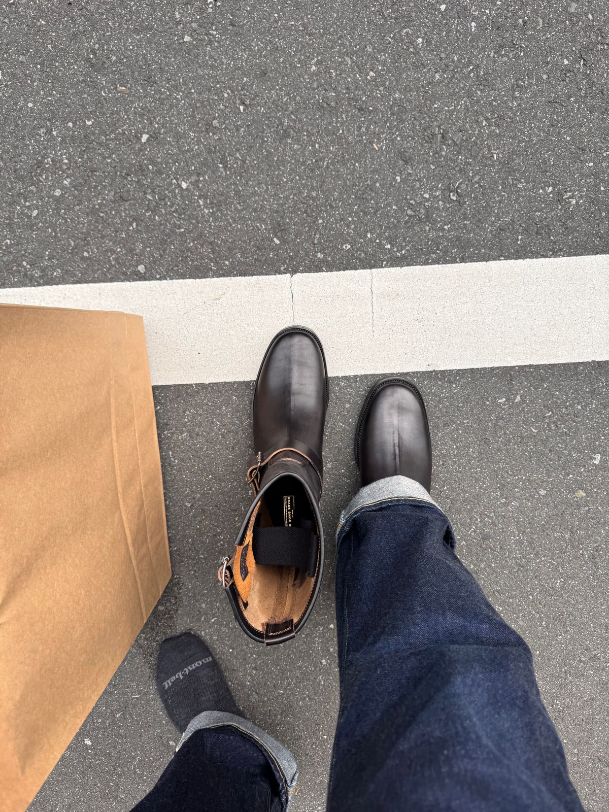 Photo by ericjohanes on December 20, 2025 of the Clinch Engineer Boots 11-Inch Height in EQ Black Teacore Horsebutt.