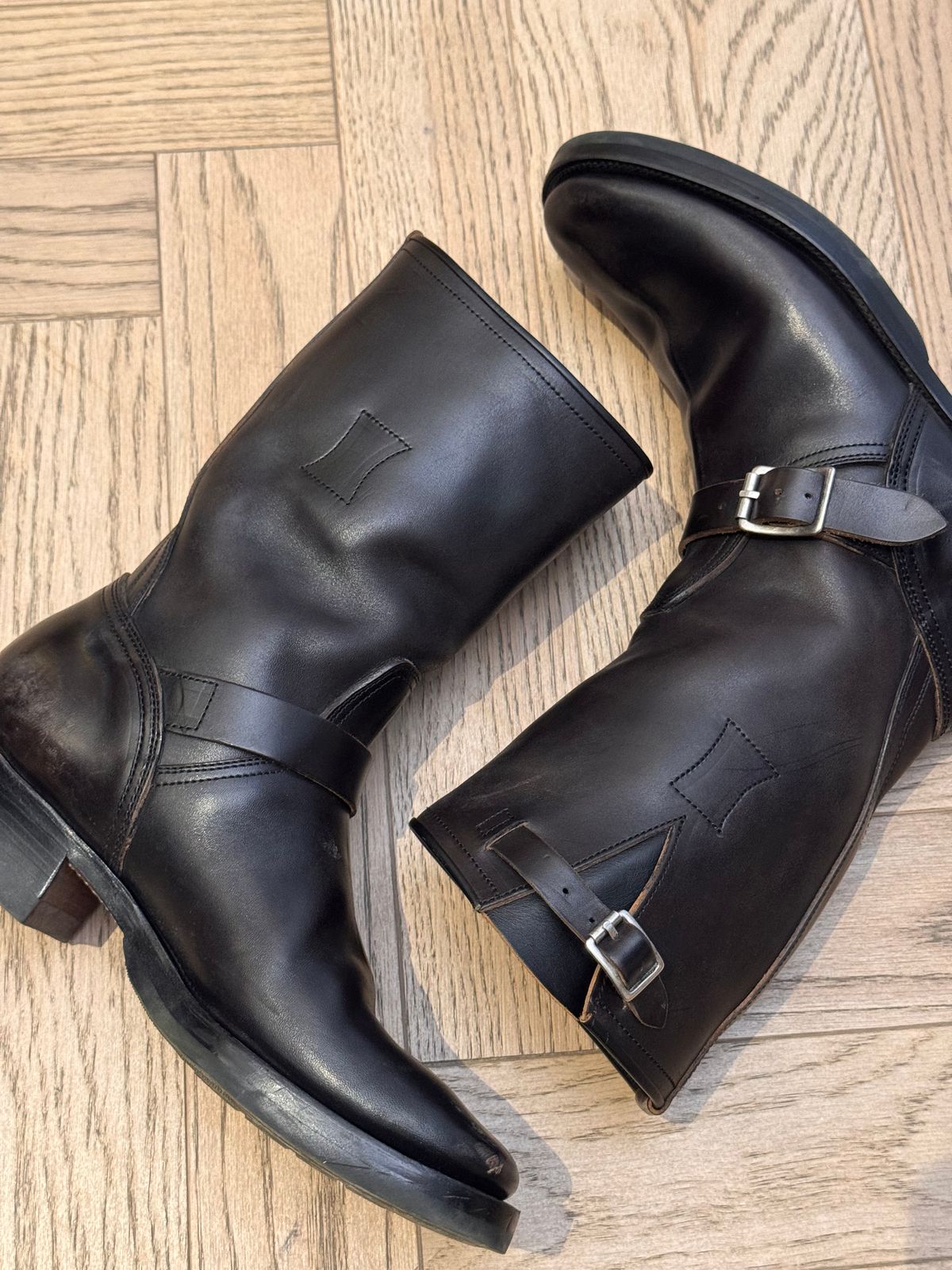 Photo by ericjohanes on June 10, 2026 of the Clinch Engineer Boots 11-Inch Height in EQ Black Teacore Horsebutt.
