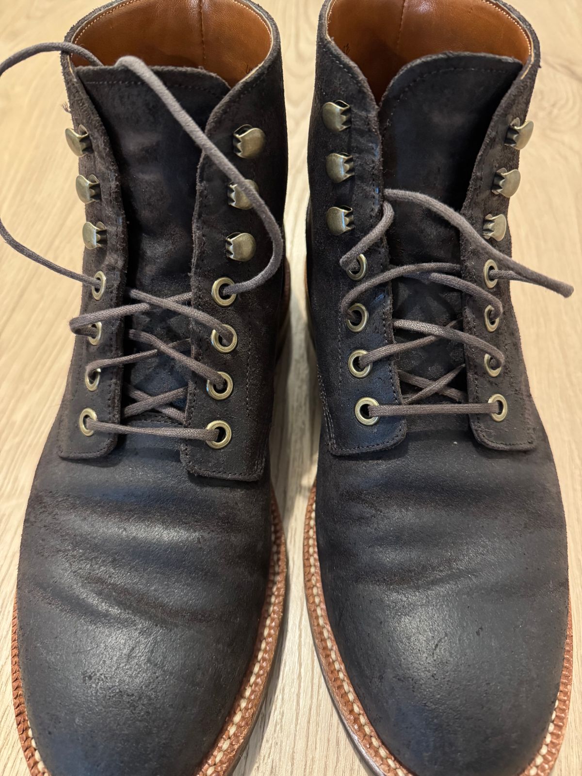 Photo by finegrind on November 26, 2024 of the Grant Stone Diesel Boot in C.F. Stead Earth Waxy Commander Suede.