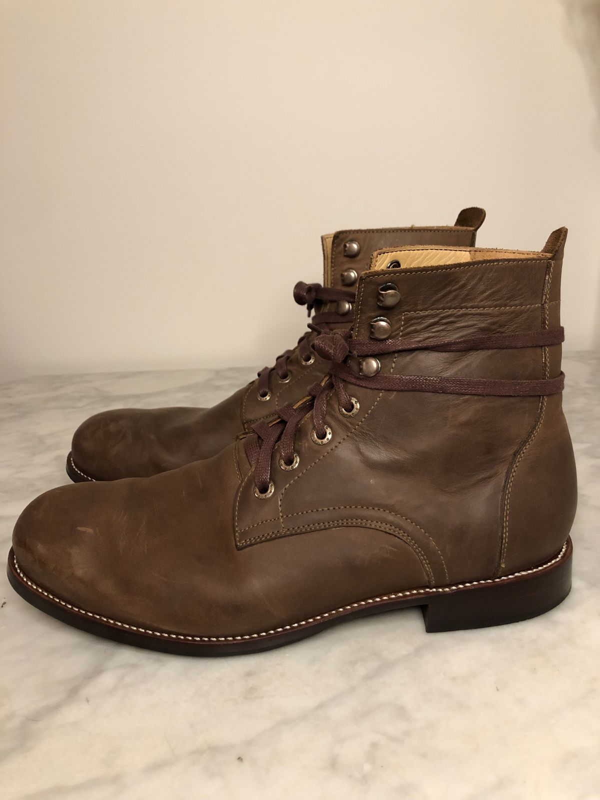Photo by hernicane on December 6, 2024 of the Adelante The Havana in Mahogany Nubuck.
