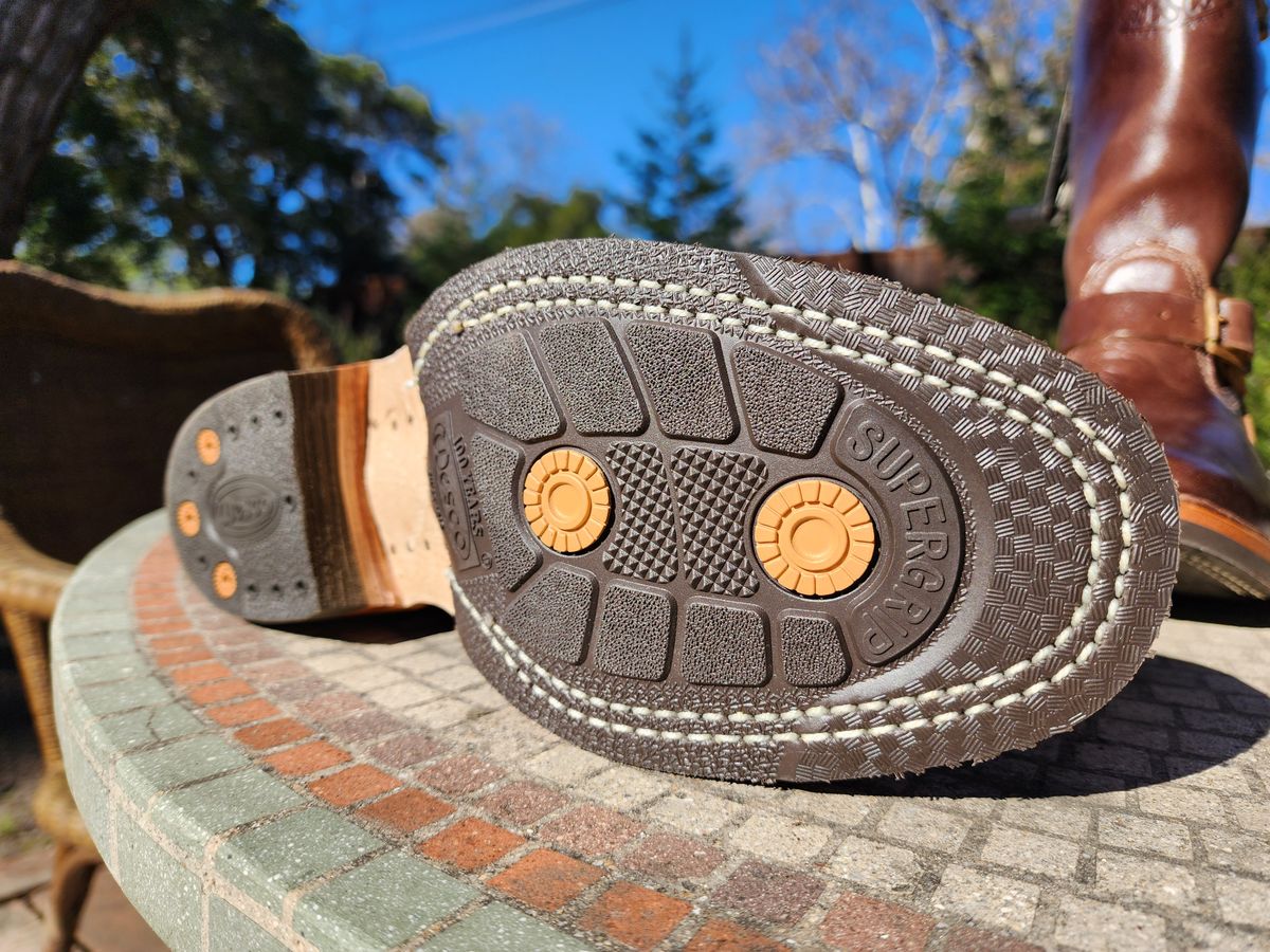 Photo by Janbiya on January 12, 2025 of the Wesco Mister Lou in Brown Horsehide.