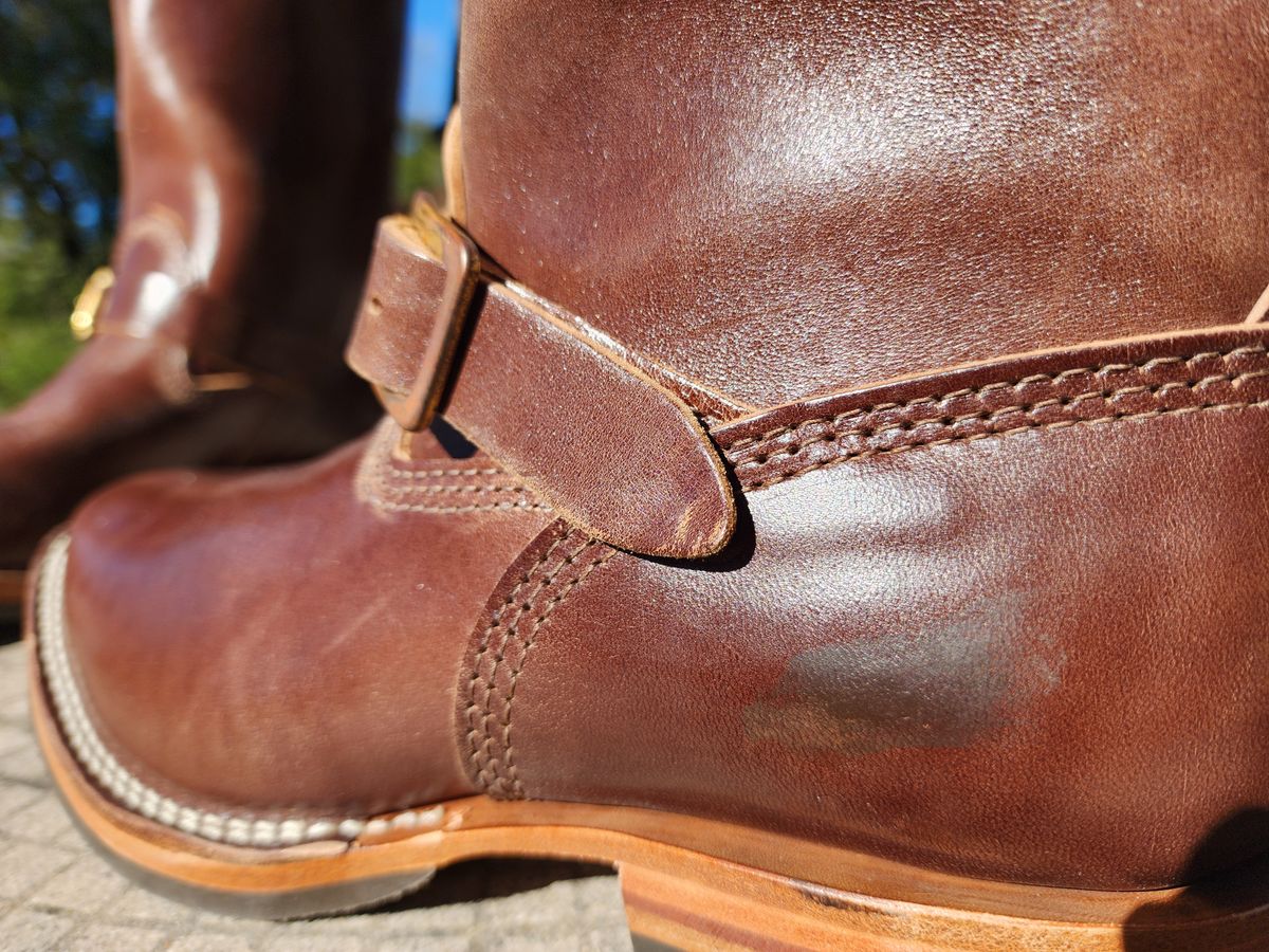 Photo by Janbiya on January 12, 2025 of the Wesco Mister Lou in Brown Horsehide.