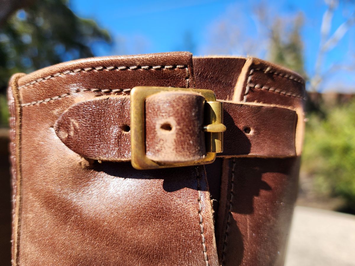 Photo by Janbiya on January 12, 2025 of the Wesco Mister Lou in Brown Horsehide.
