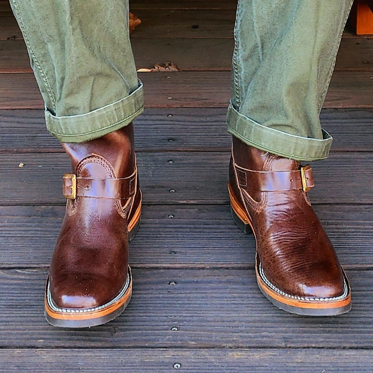 Photo by Janbiya on January 12, 2025 of the Wesco Mister Lou in Brown Horsehide.