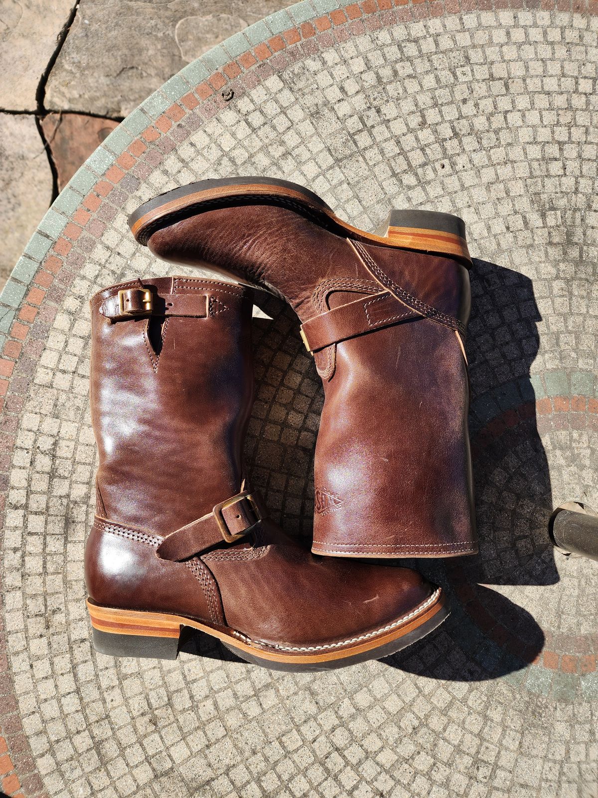 Photo by Janbiya on January 12, 2025 of the Wesco Mister Lou in Brown Horsehide.