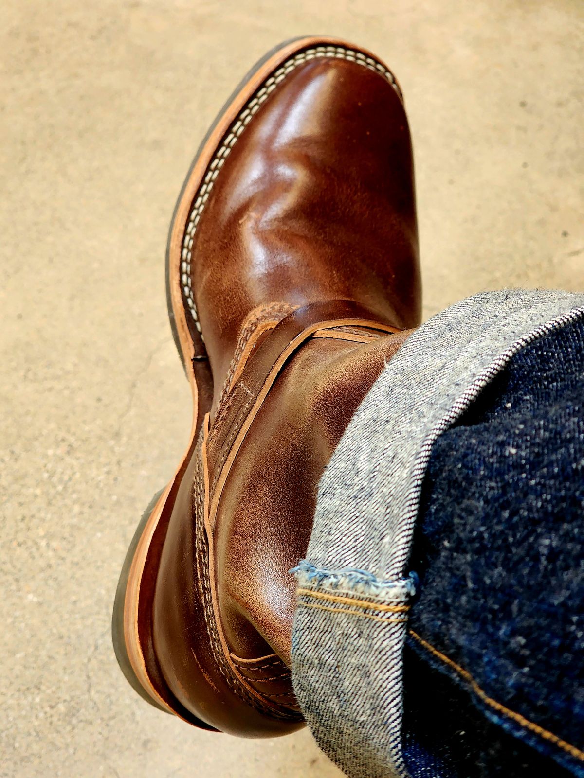 Photo by Janbiya on April 6, 2025 of the Wesco Mister Lou in Brown Horsehide.