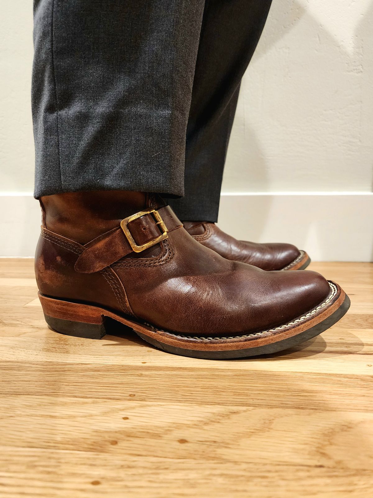 Photo by Janbiya on February 20, 2026 of the Wesco Mister Lou in Brown Horsehide.