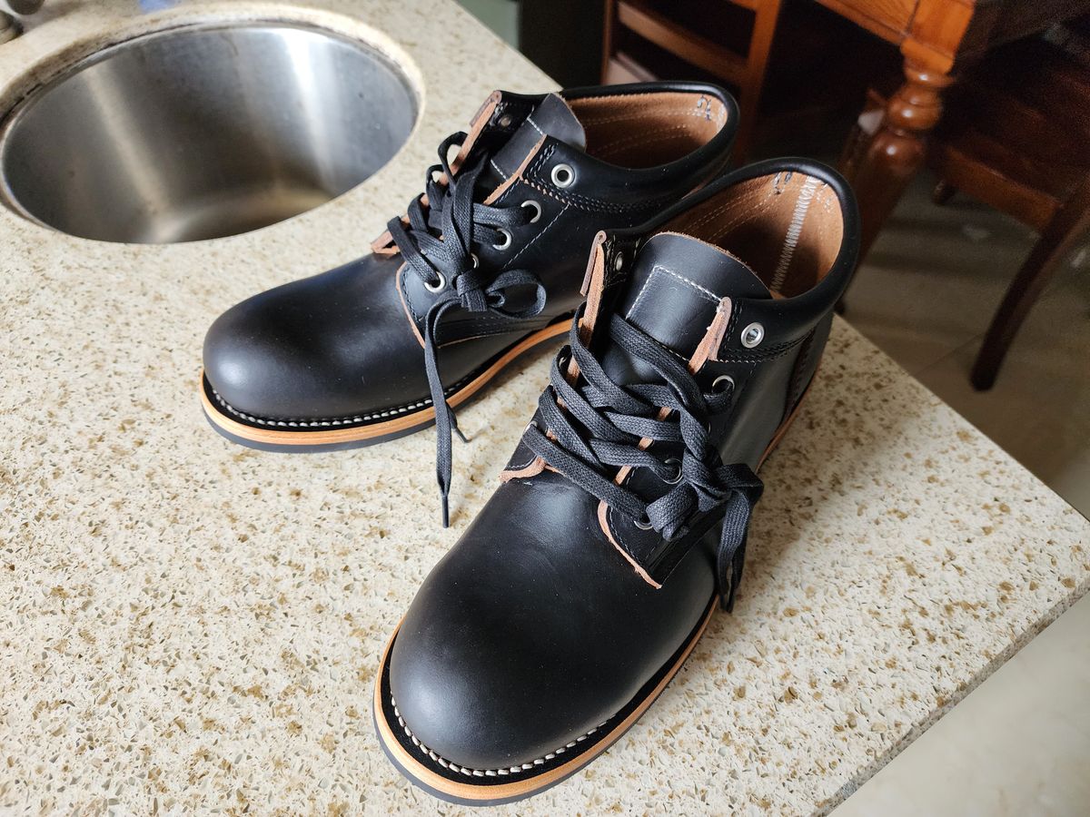 Photo by Janbiya on April 18, 2024 of the Group Leader Handmade Boots A01 in Horween Black Chromexcel.