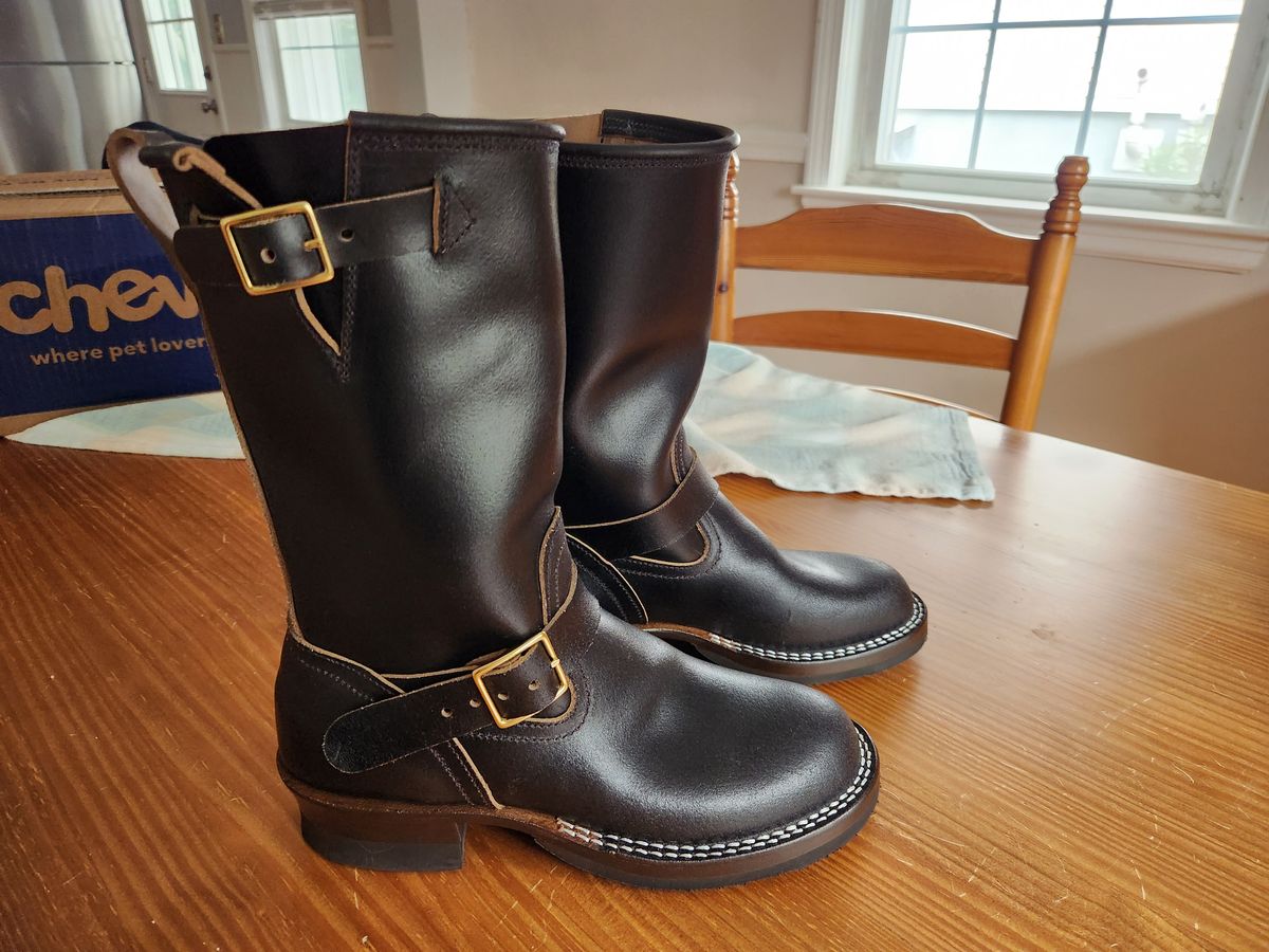Photo by dufrau on June 14, 2025 of the Nicks Brakeman in Horween Black Waxed Flesh.