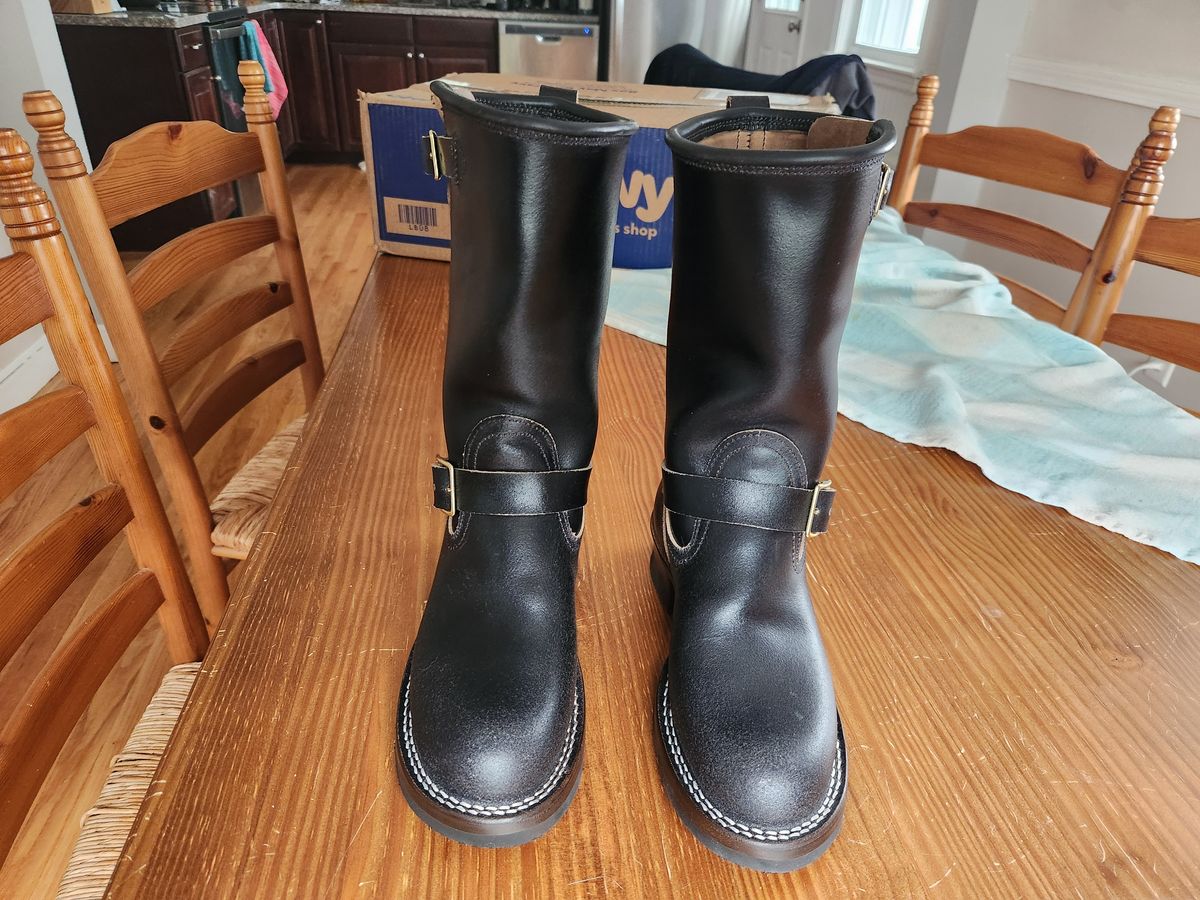 Photo by dufrau on June 14, 2025 of the Nicks Brakeman in Horween Black Waxed Flesh.