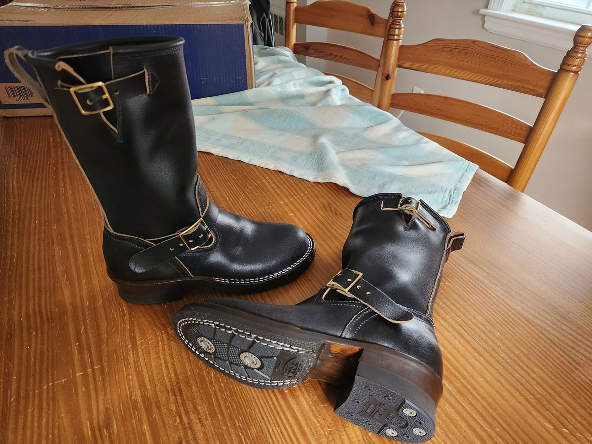 Photo by dufrau on June 14, 2025 of the Nicks Brakeman in Horween Black Waxed Flesh.