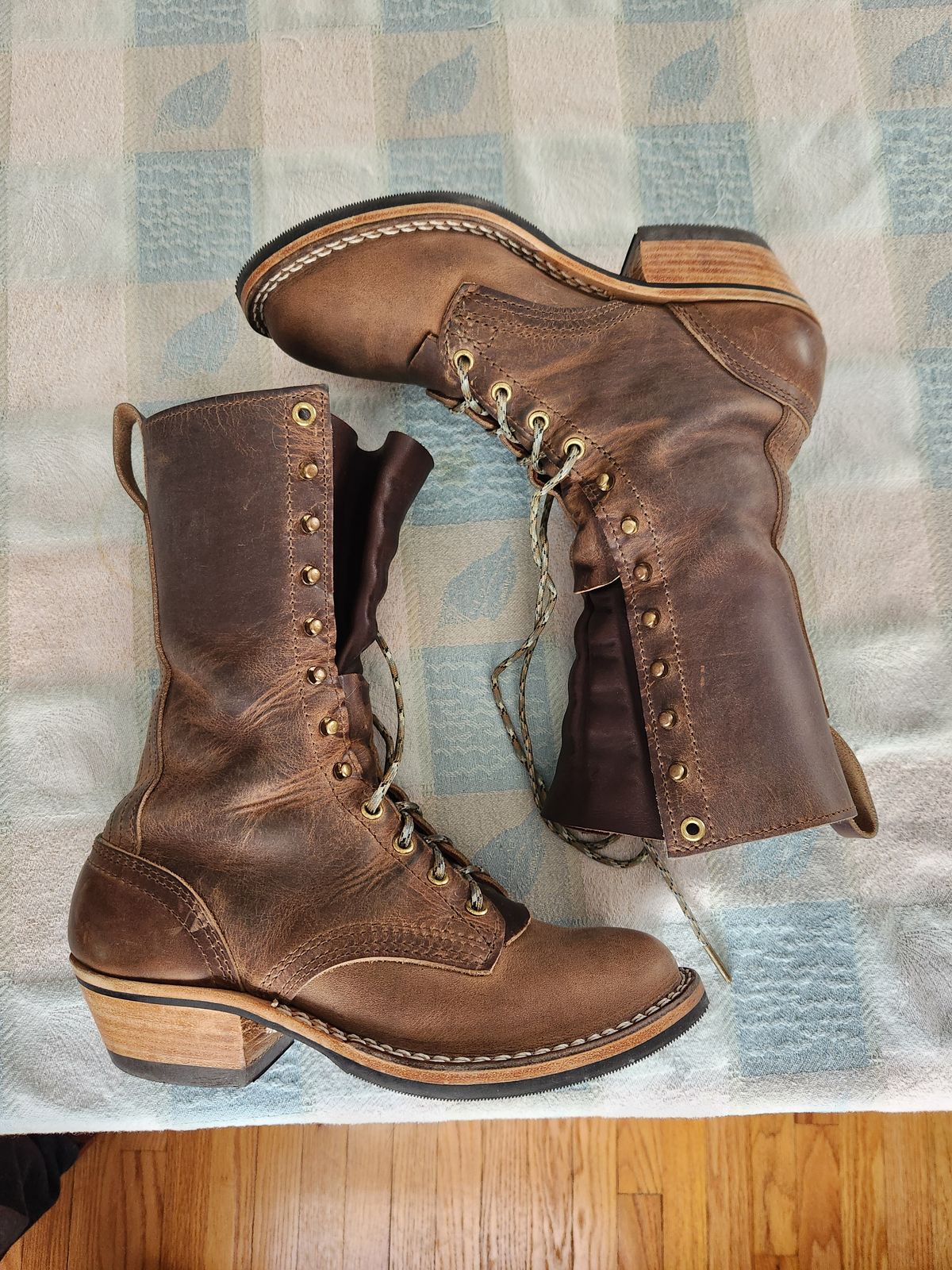 Photo by dufrau on January 1, 2026 of the Nicks Packer in Horween Predator Natural.