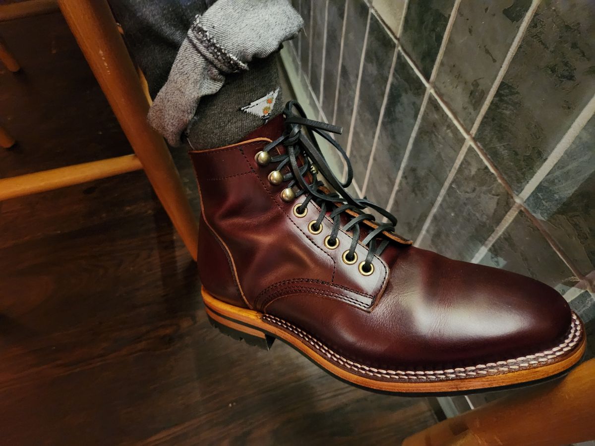 Photo by dufrau on February 4, 2025 of the Parkhurst The Allen in Tempesti Bordeaux Veg Tan.