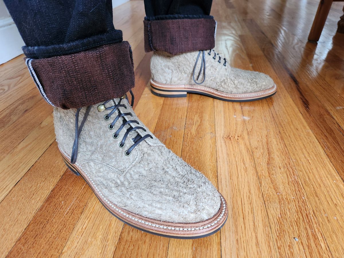 Photo by dufrau on May 23, 2025 of the Grant Stone Edward Boot in Milkshake Rough Suede.