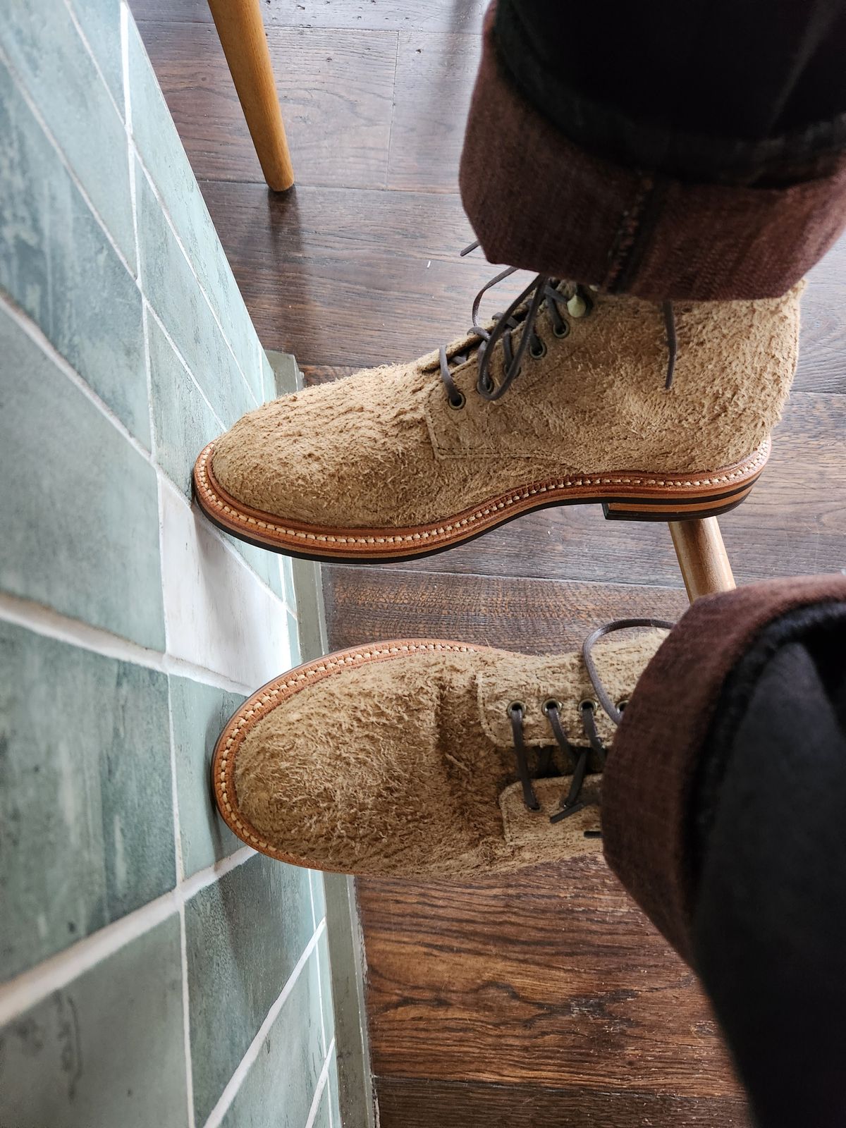 Photo by dufrau on May 23, 2025 of the Grant Stone Edward Boot in Milkshake Rough Suede.