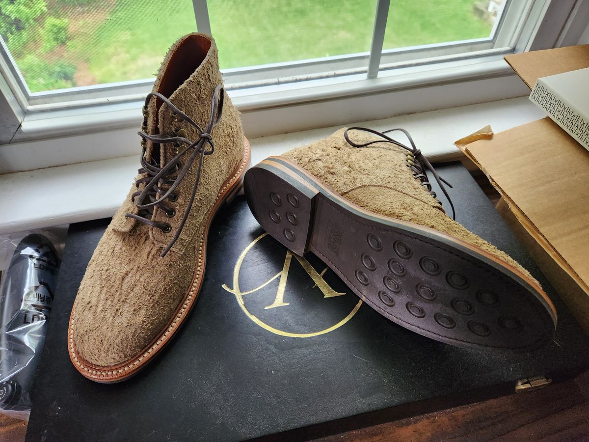 Photo by dufrau on May 23, 2025 of the Grant Stone Edward Boot in Milkshake Rough Suede.
