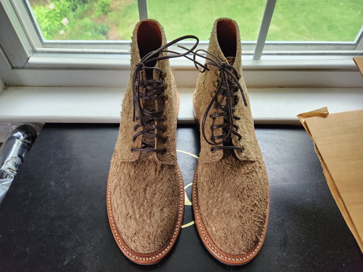 Photo by dufrau on May 23, 2025 of the Grant Stone Edward Boot in Milkshake Rough Suede.