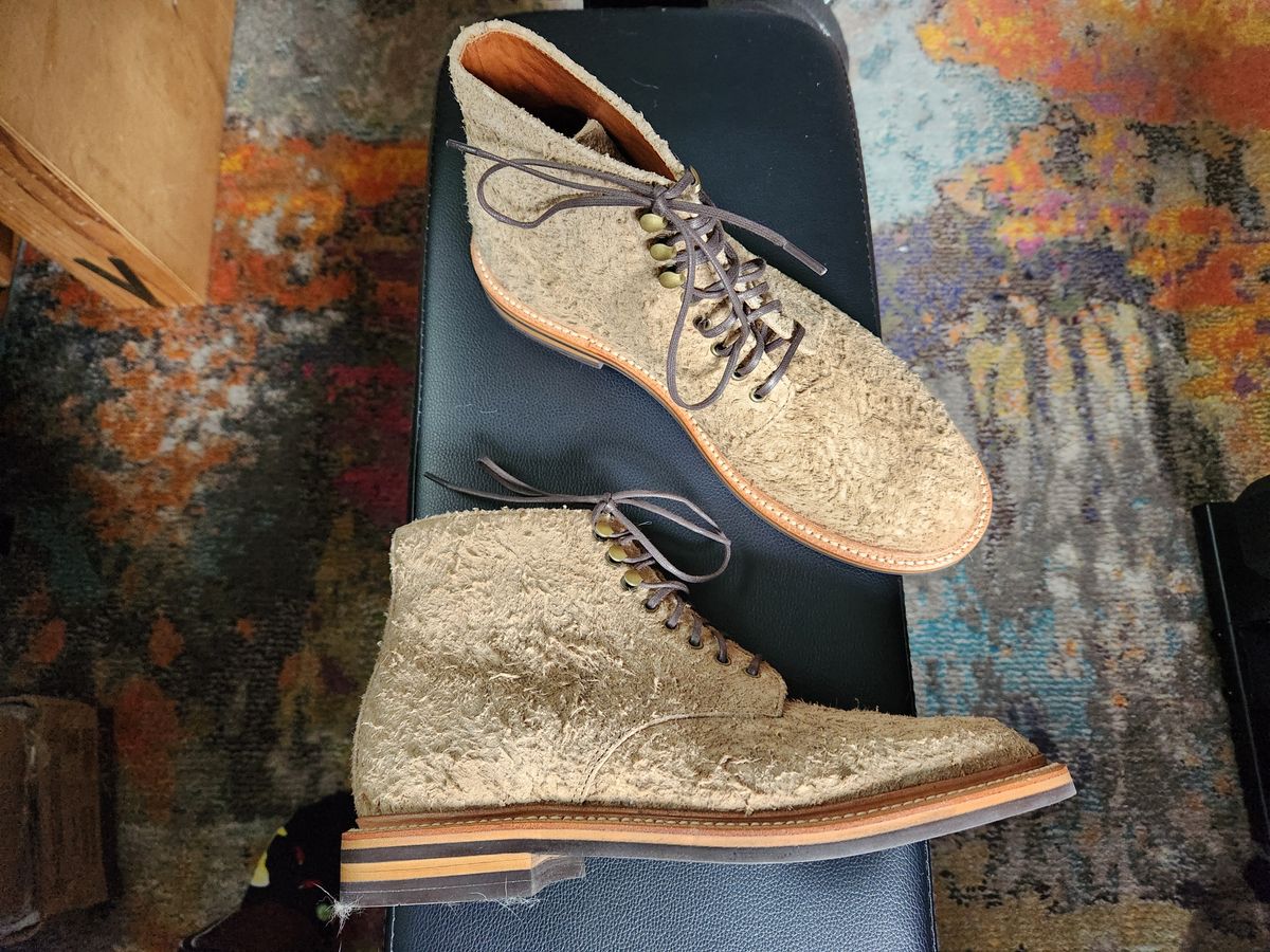 Photo by dufrau on May 23, 2025 of the Grant Stone Edward Boot in Milkshake Rough Suede.