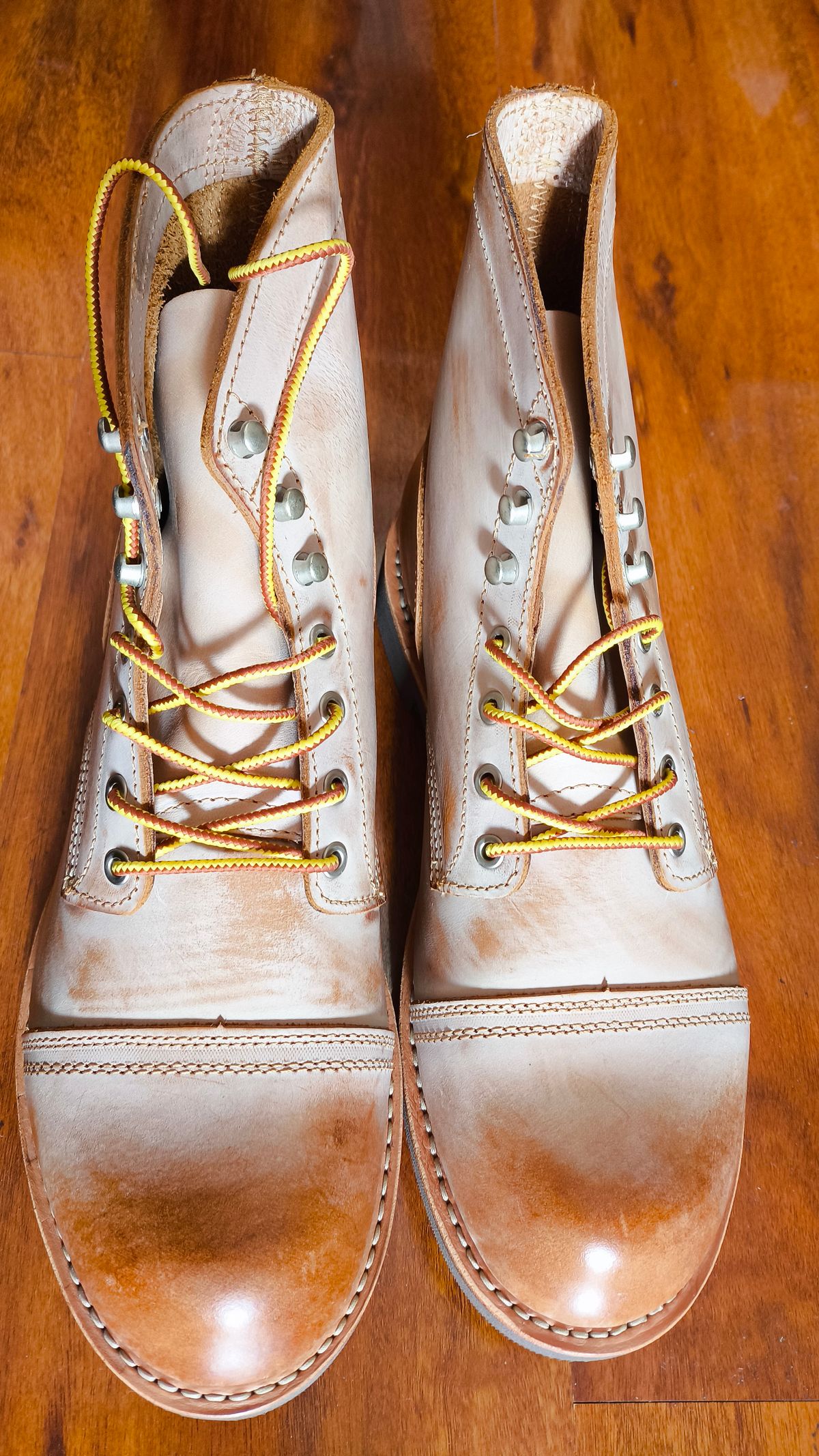 Photo by Zareli on July 10, 2025 of the Donevi Tan 8111 in Unknown Natural Veg Tan.