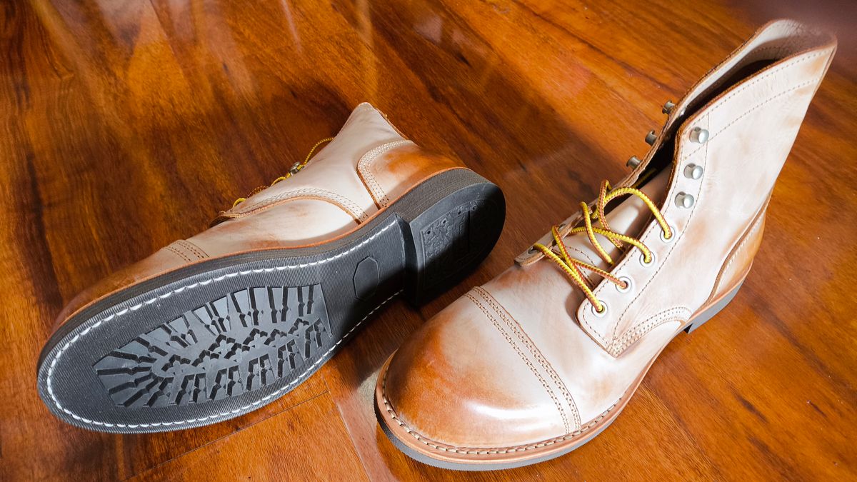 Photo by Zareli on July 10, 2025 of the Donevi Tan 8111 in Unknown Natural Veg Tan.