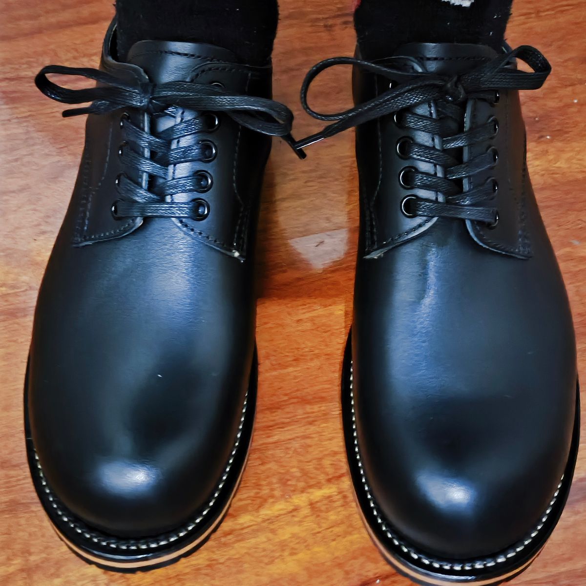 Photo by Zareli on June 9, 2025 of the Diamond Street DS-520A-004 in Unknown Leather.
