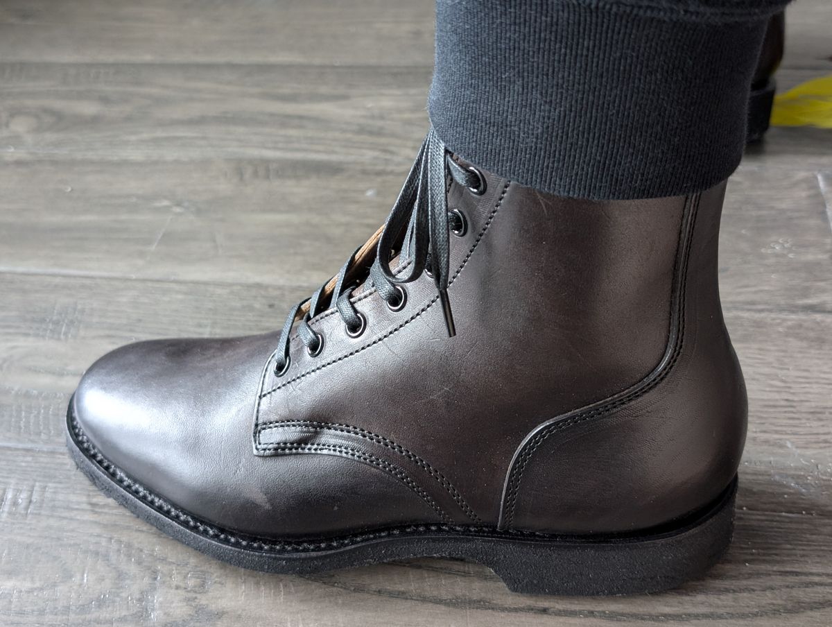 Photo by skchaung on June 4, 2025 of the Clinch Yeager Boots in Black-Overdyed Horsebutt.