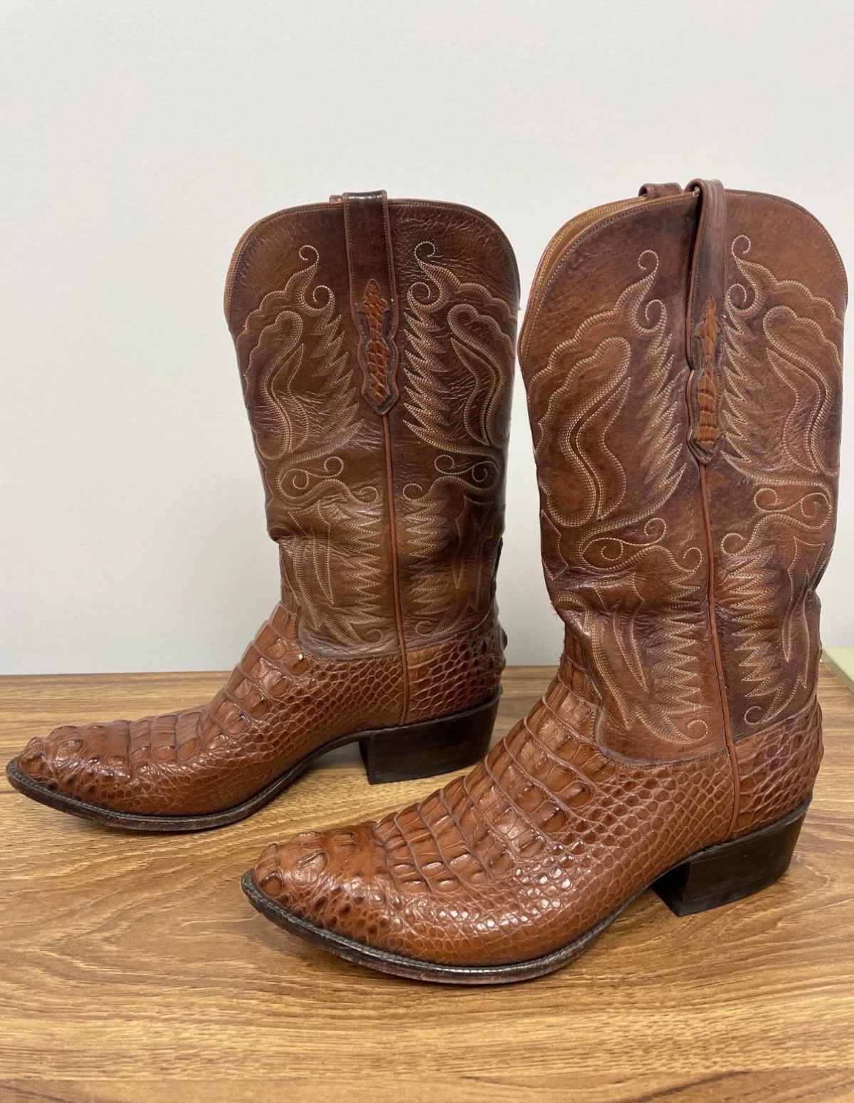 Photo by MaticEsq on April 29, 2026 of the Ammons Custom Model in Peanut Brittle Head Cut Hornback American Alligator.