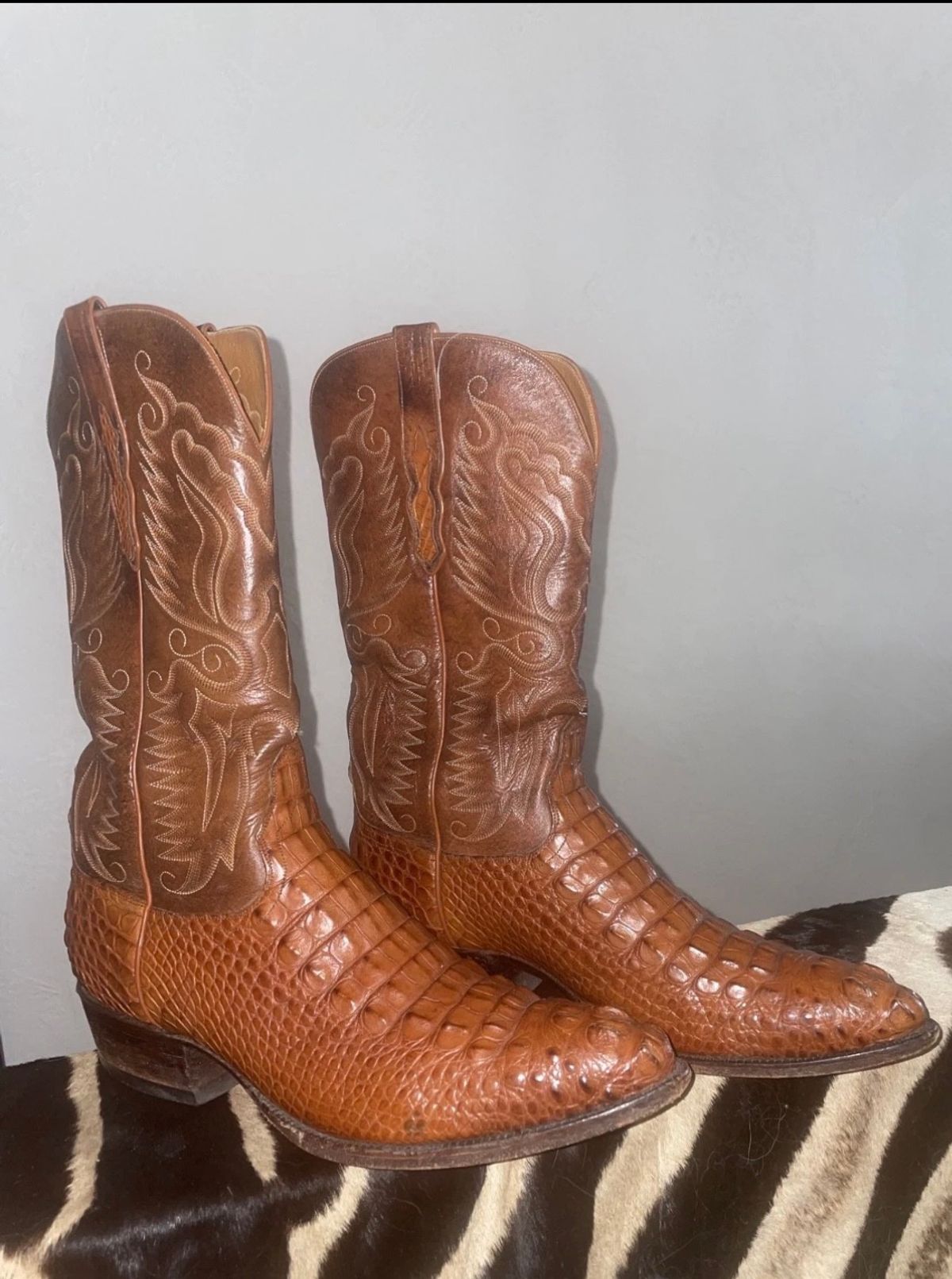 Photo by MaticEsq on April 29, 2026 of the Ammons Custom Model in Peanut Brittle Head Cut Hornback American Alligator.