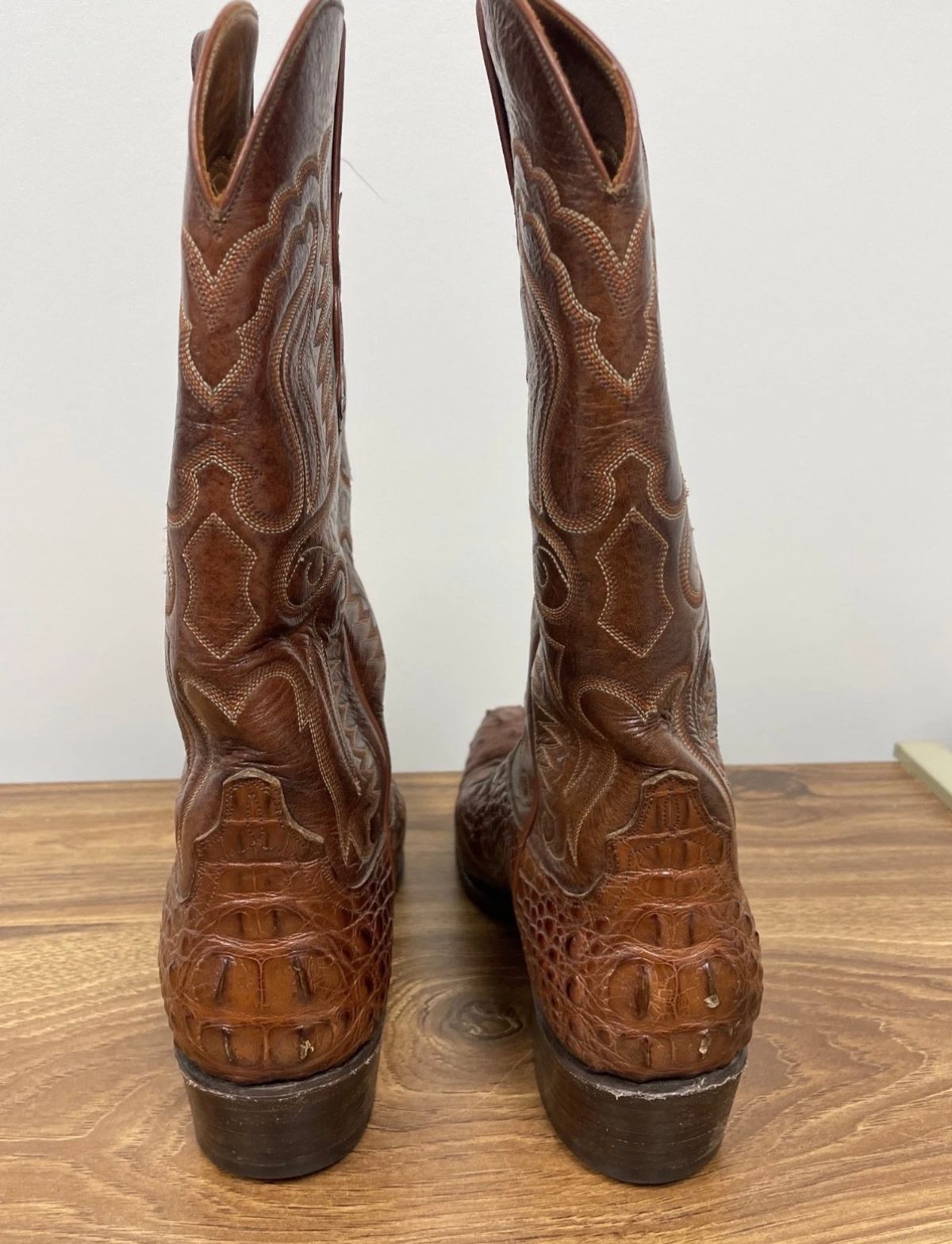 Photo by MaticEsq on April 29, 2026 of the Ammons Custom Model in Peanut Brittle Head Cut Hornback American Alligator.